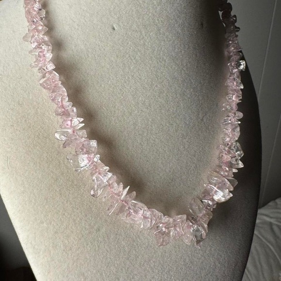 Vintage Rose Quartz Chip Necklace Pink Crystal Stone Barrel Clasp Boho Jewelry - Picture 6 of 8